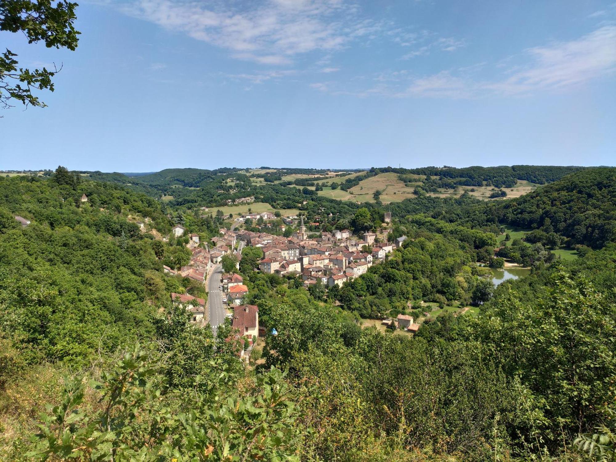 Village Bord De Ciel Caylus Exterior photo